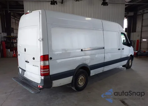 2016 Mercedes-Benz Sprinter 2500 High Roof/High Roof из США, поврежденный, VIN WD3PE8DD5GP250275